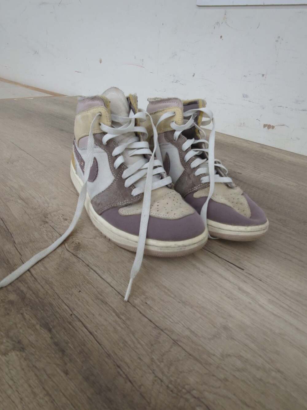 Air Jordan 1 Mid SE Craft Taupe Haze